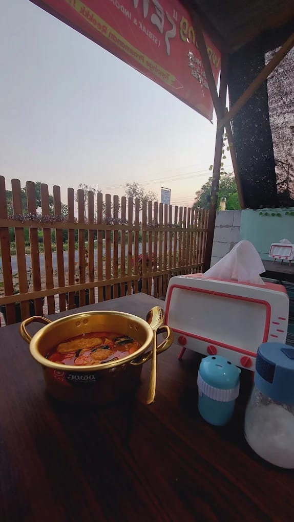 Suasana Dalam Warung